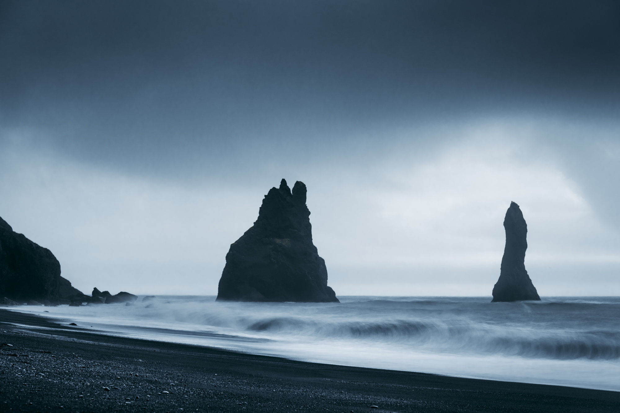 冰岛必打卡：维克镇黑沙滩，地球上难得一见的震撼景观_维克镇