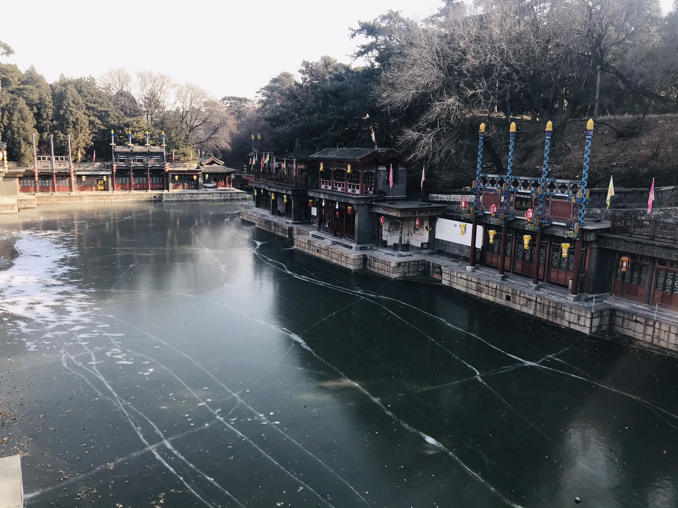 冬日里，静谧的颐和园昆明湖