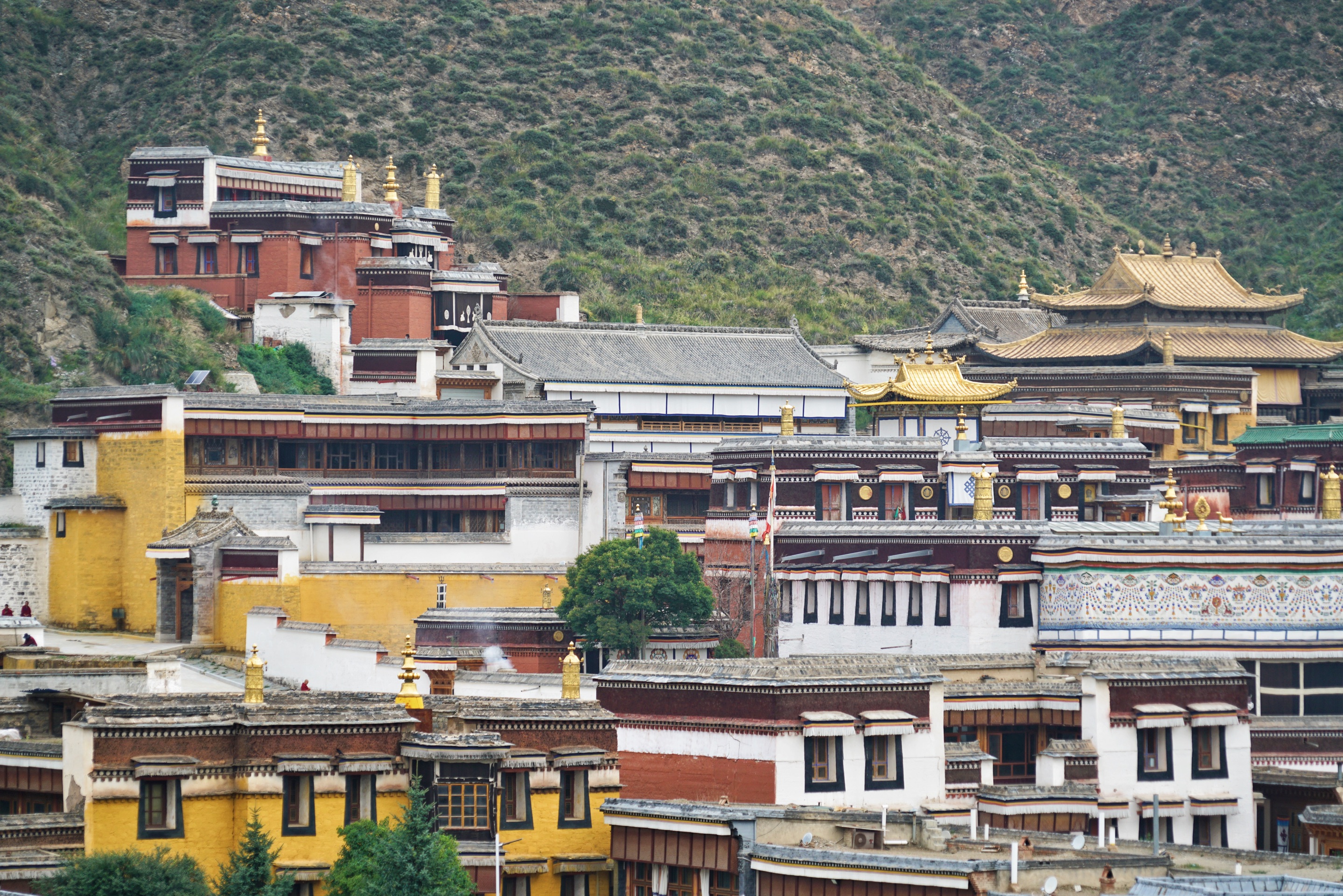 拉卜楞寺藏传佛教格鲁派六大寺院之一被世界誉为“世界藏学府”