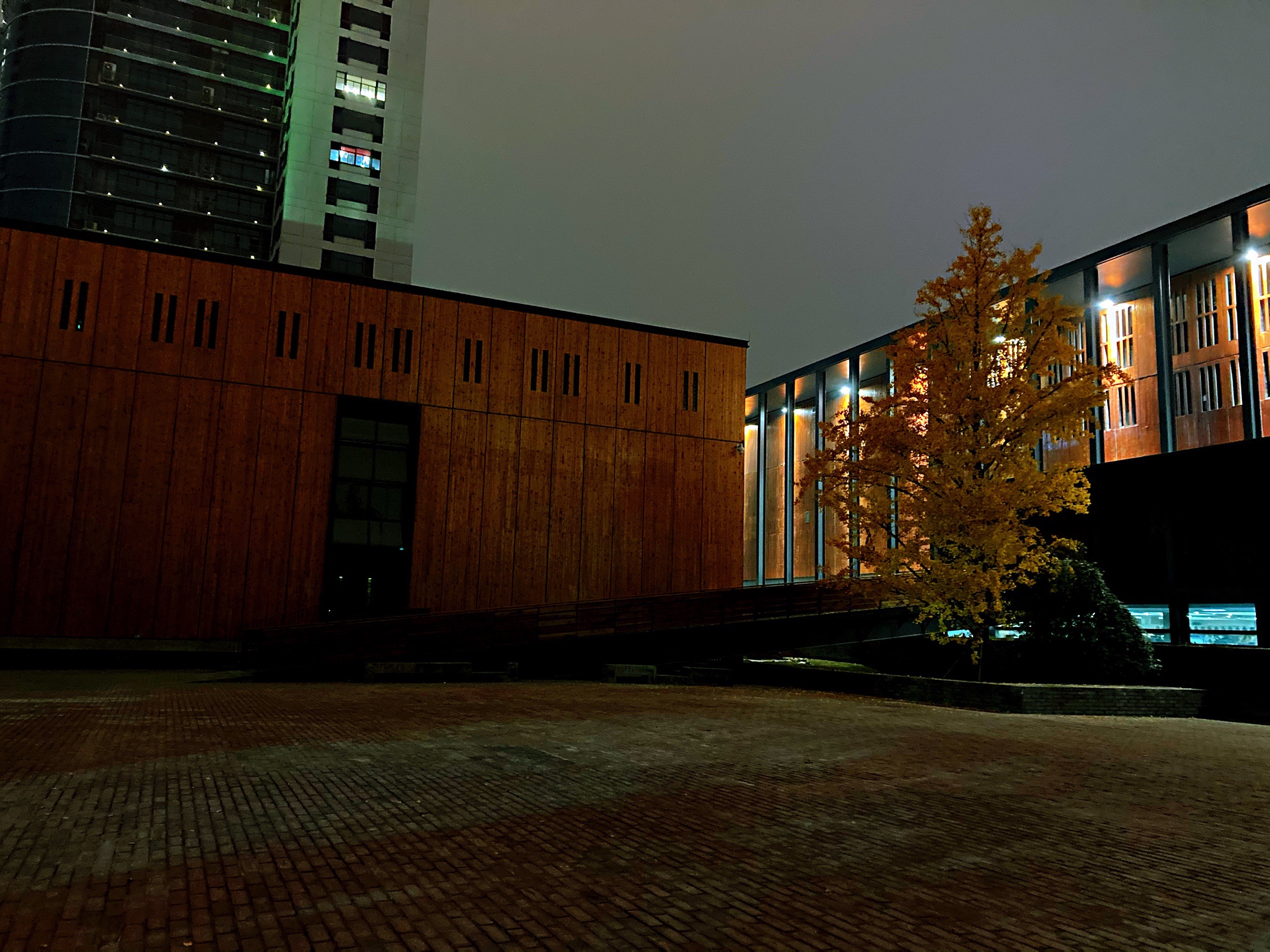 宁波美术馆由普利兹克建筑奖首位中国籍得主王澍先生设计