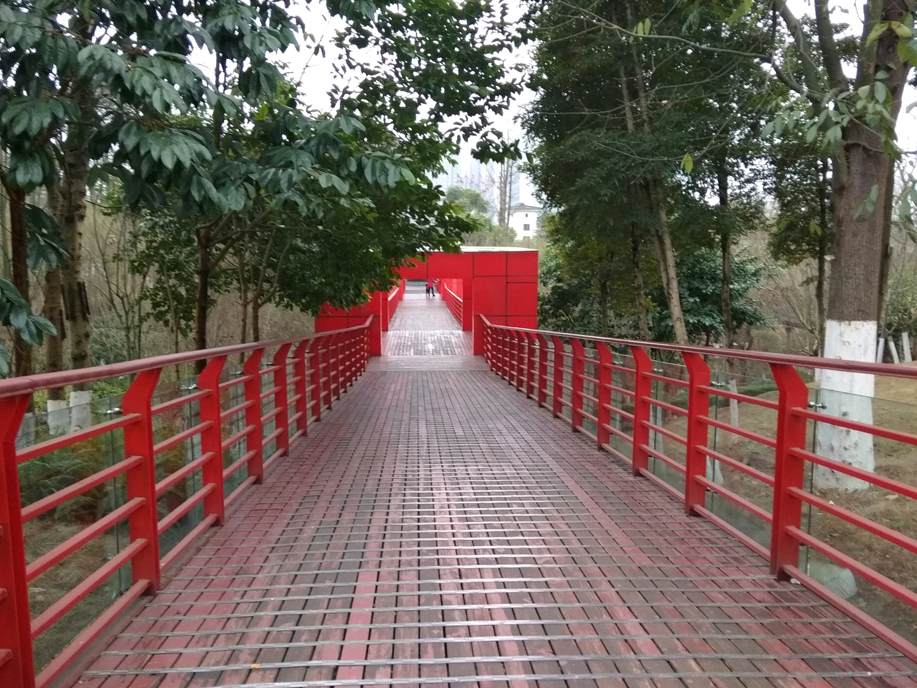 资阳字库山公园，是一个健身主题公园。风景优美。而且免费。