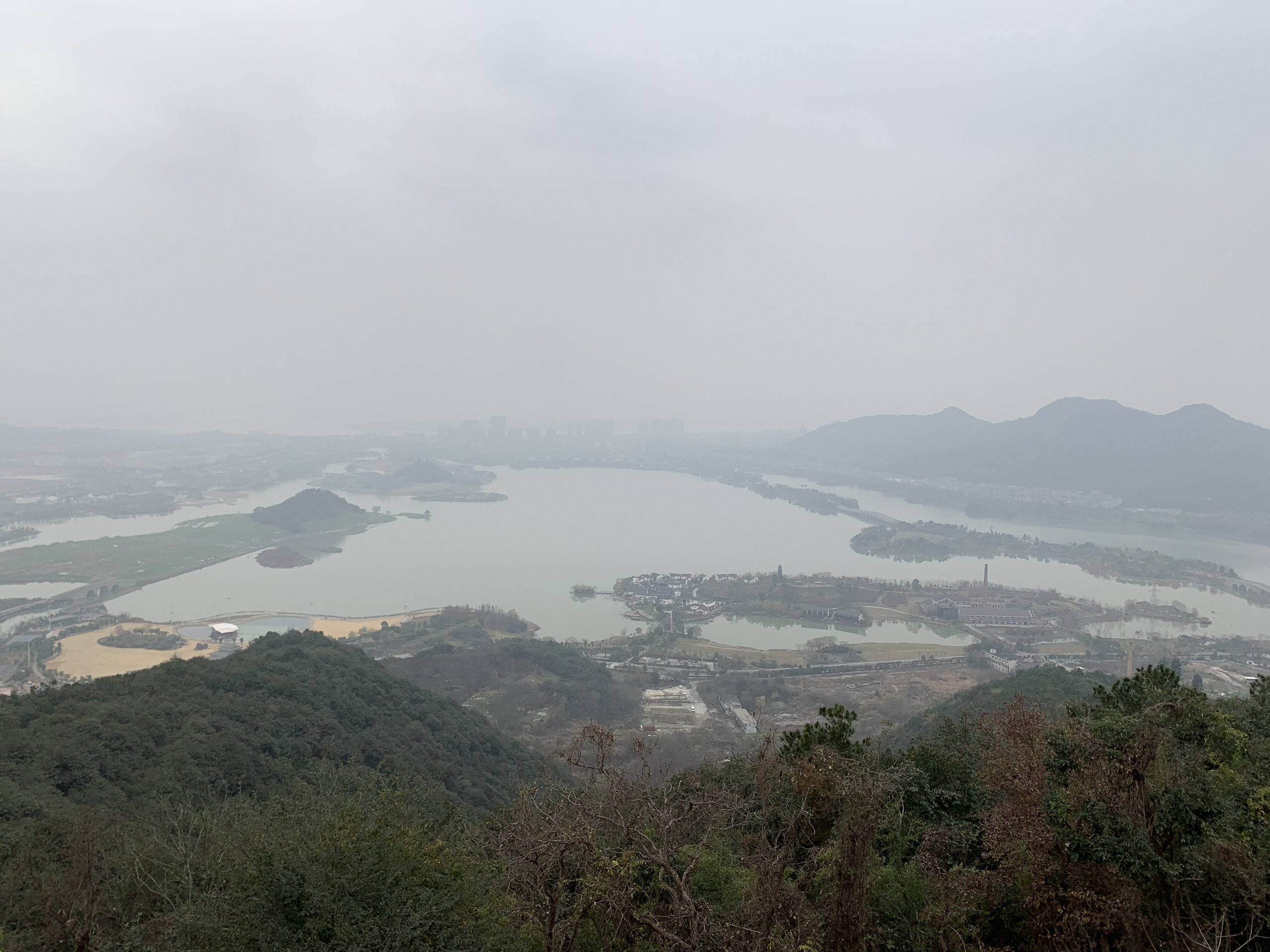 石岩山先照寺，俯瞰湘湖最好的地方，可惜天气略不给力