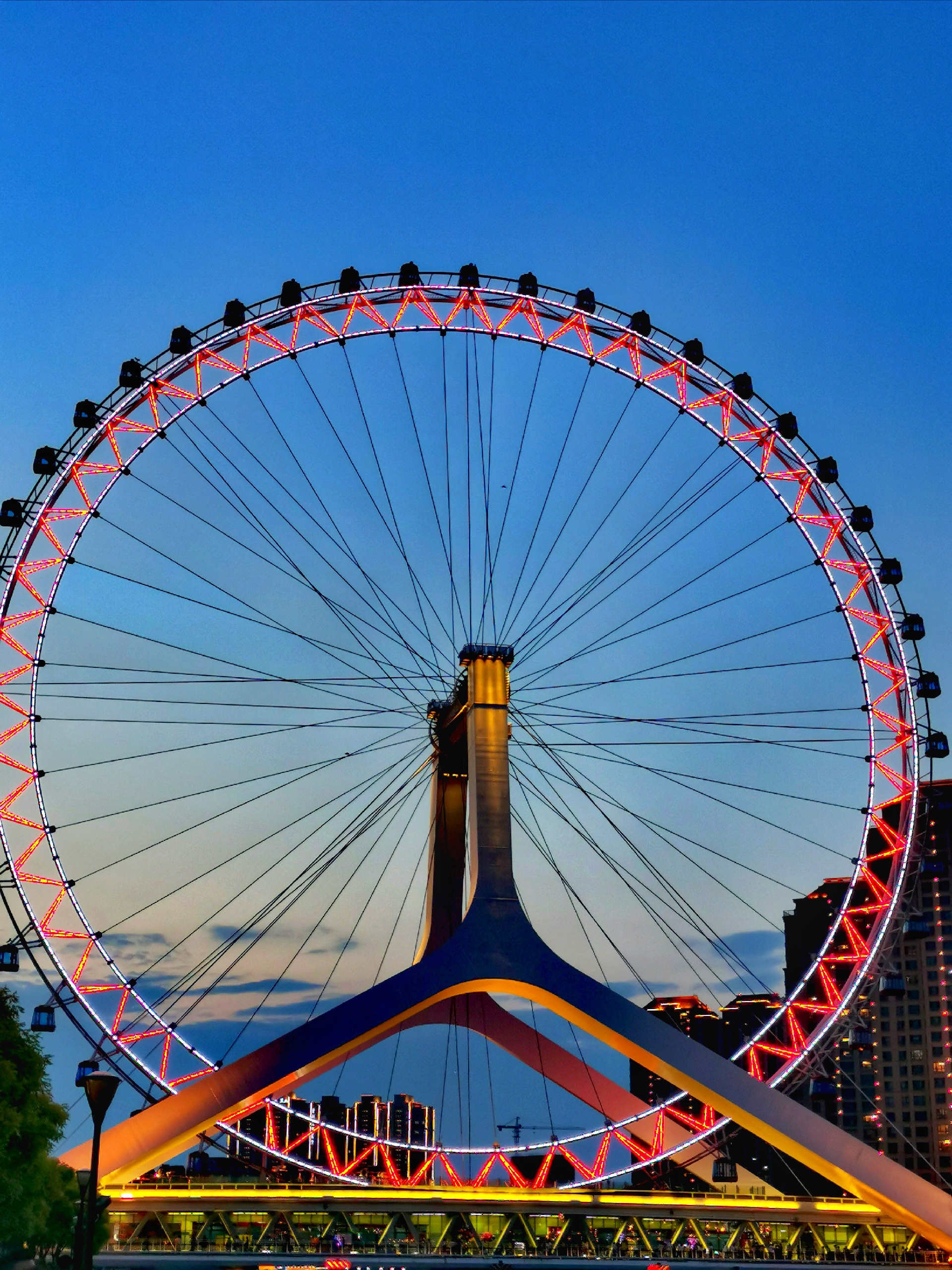 美丽的摩天轮～天津之眼世界上唯一建在桥上的观景摩天轮