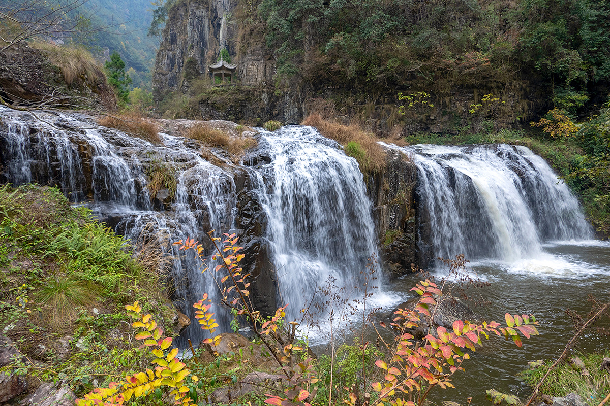 浙江最壮观的瀑布景观，落差272米的三叠连瀑，省外却罕有人知_百丈漈
