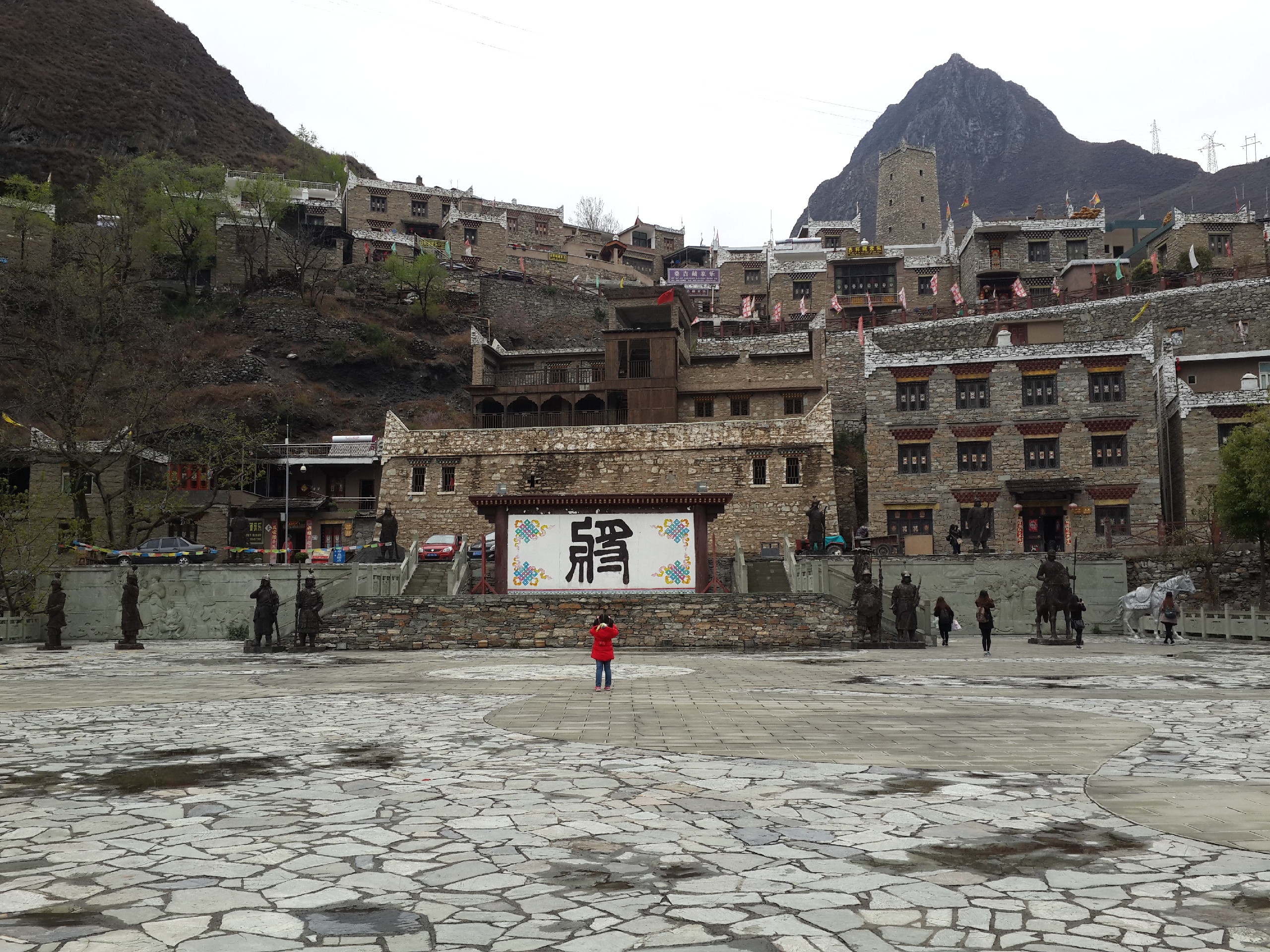 甘堡藏寨_317路上理县甘堡乡的一个藏族村寨