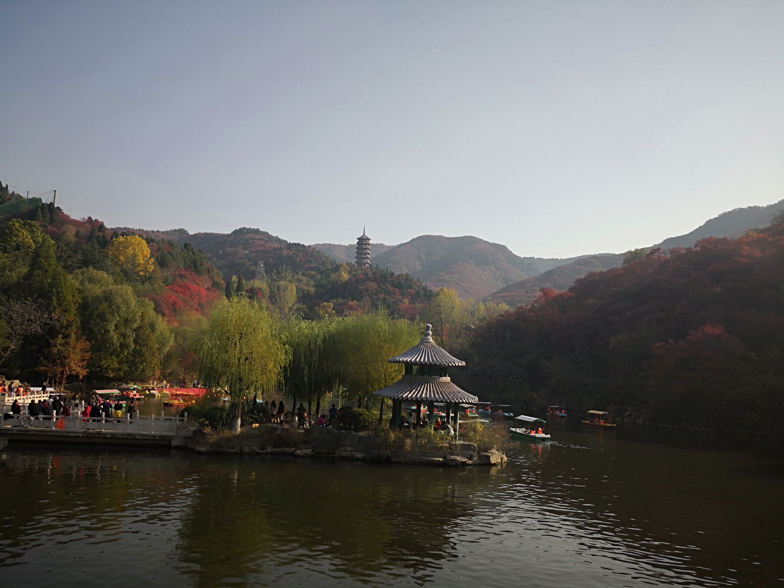 济南红叶谷每年十月底11月初的景色最美！2020打卡济南红叶谷