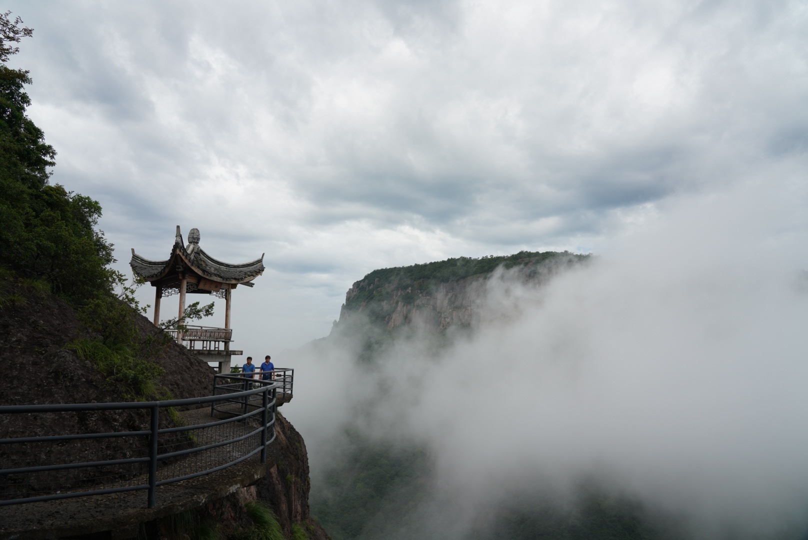 浙江台州的神仙居景区游玩-天台四万八千丈，对此欲倒东南倾