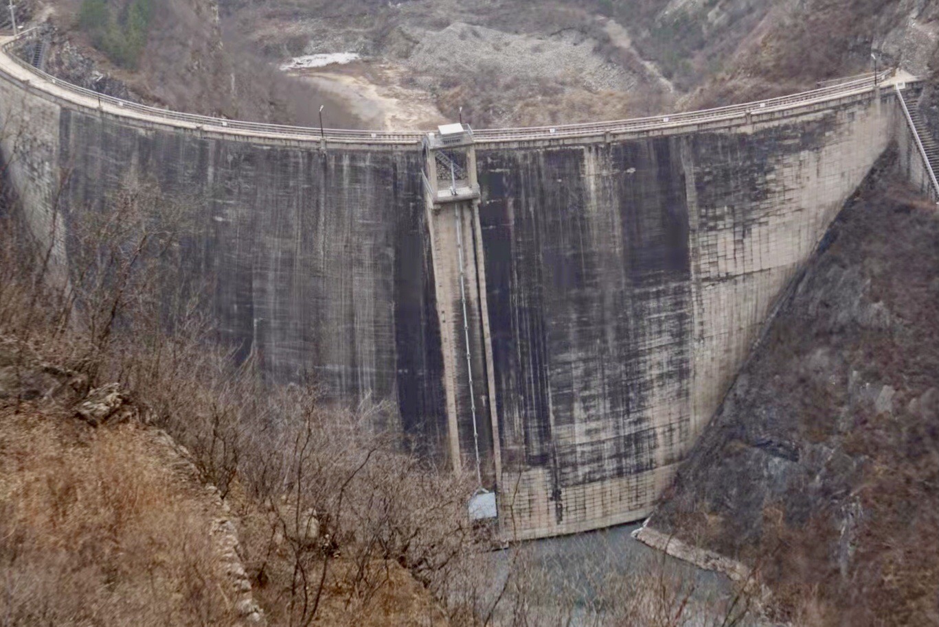 北京周边远观宏伟水坝，慢享五彩滑梯_苇子水库