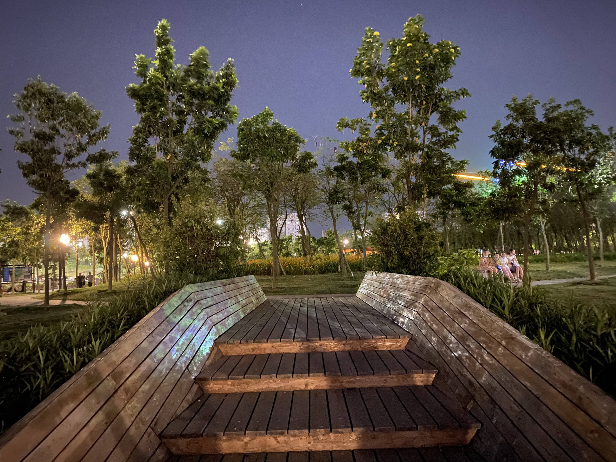 夜幕下的银帆公园_2020湛江银帆公园夜景图片