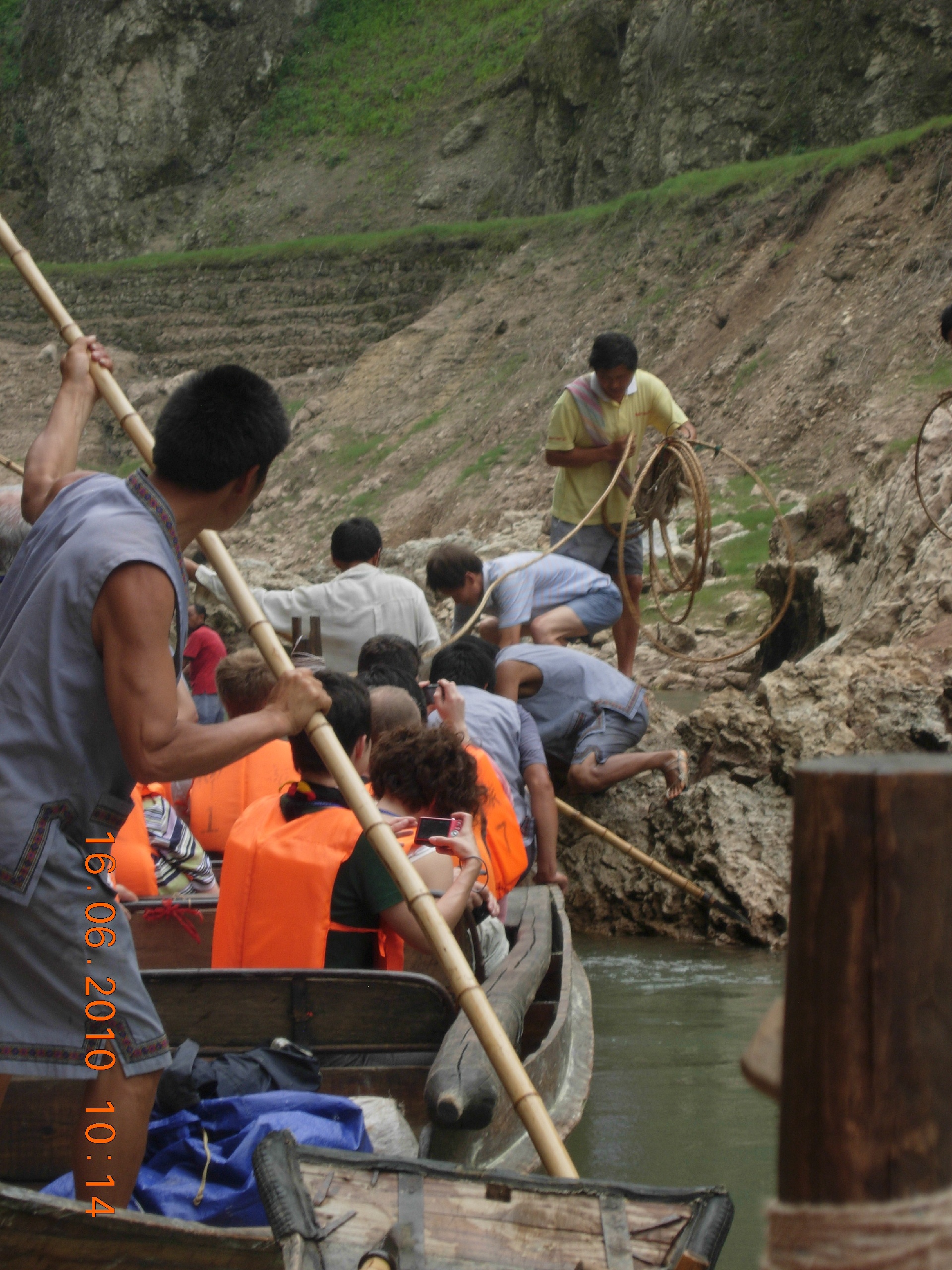 长江纤夫在长江三峡的神农溪上，生活着这样一群人