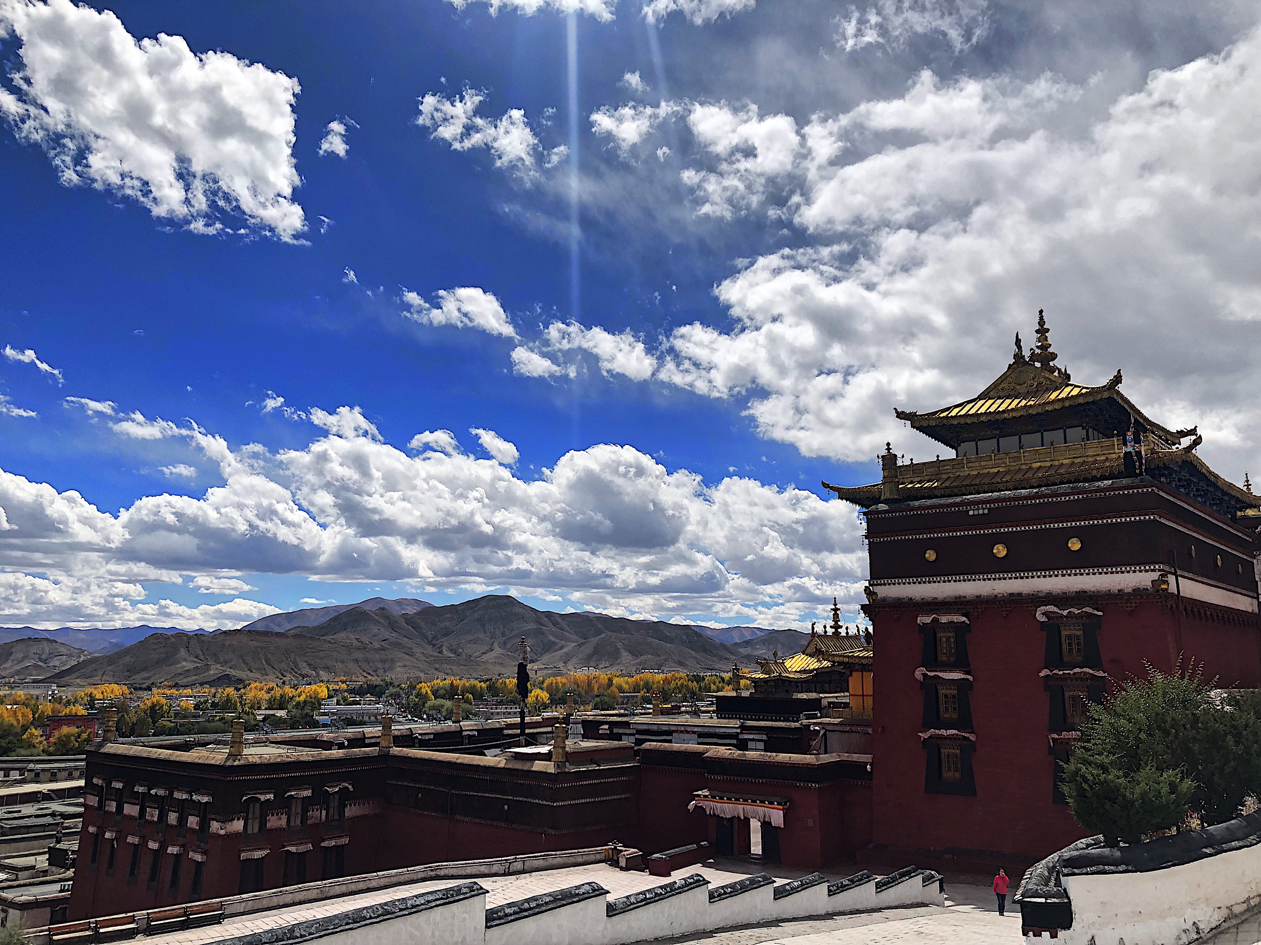 自驾前往藏南圣地-日喀则，日喀则市区游玩必去的扎什伦布寺宗山遗址