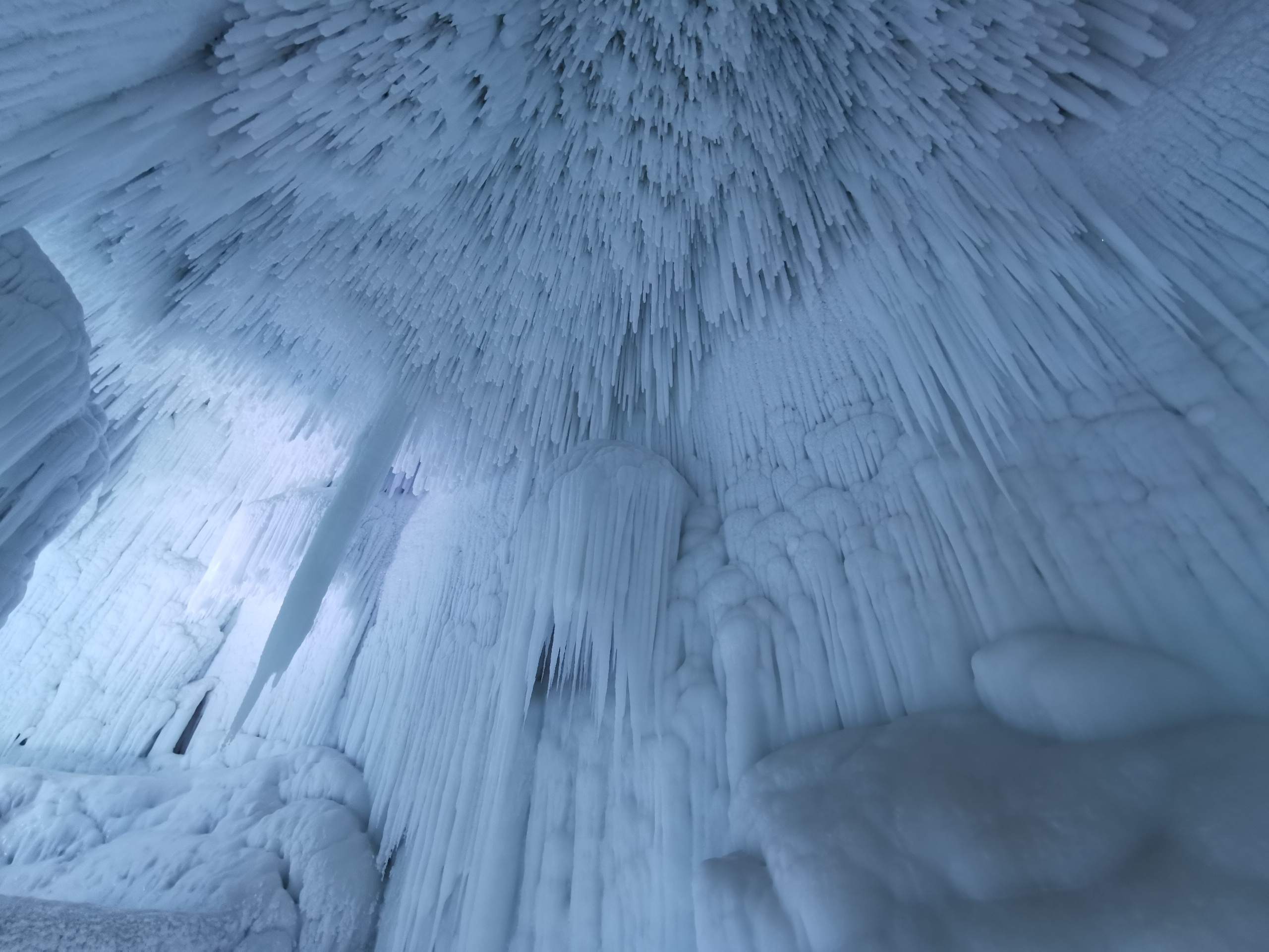 云丘山冰洞-365天全年冰冻，洞内零下8度，洞长100多米