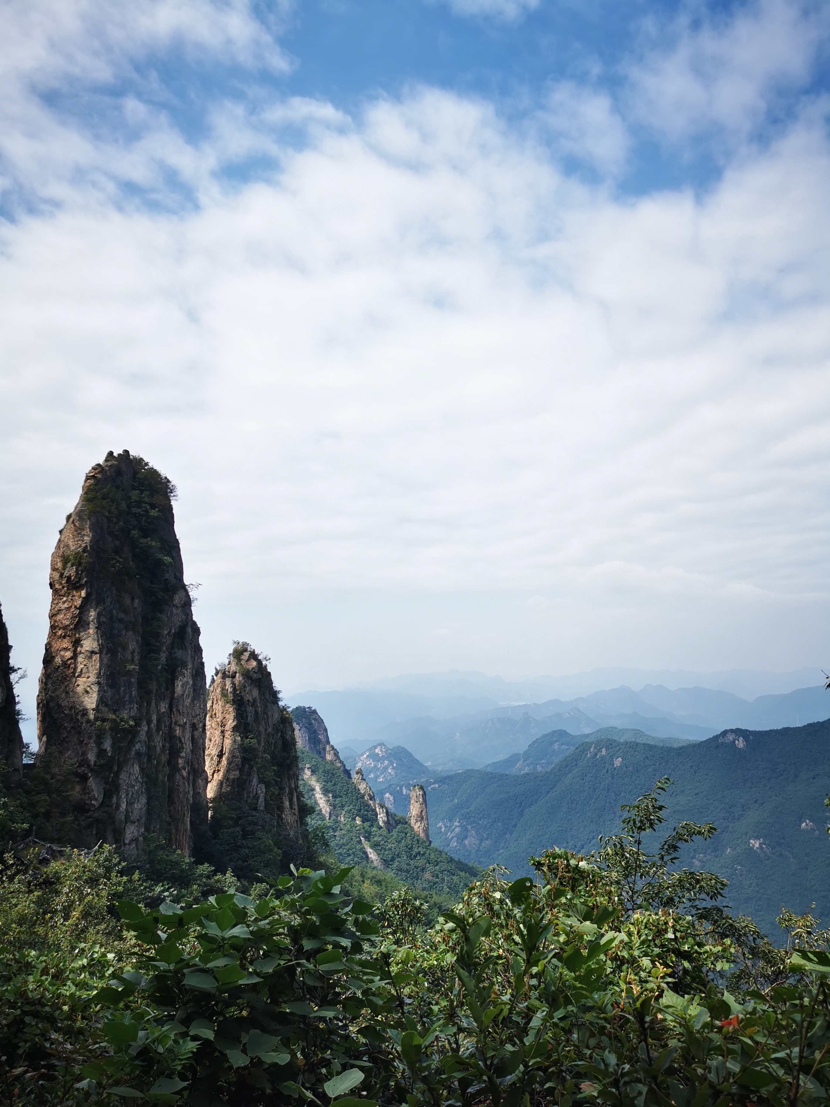 爬仙华山风景名胜区-总体来说还是比较轻松的，可以来山上看看风景，吸吸氧