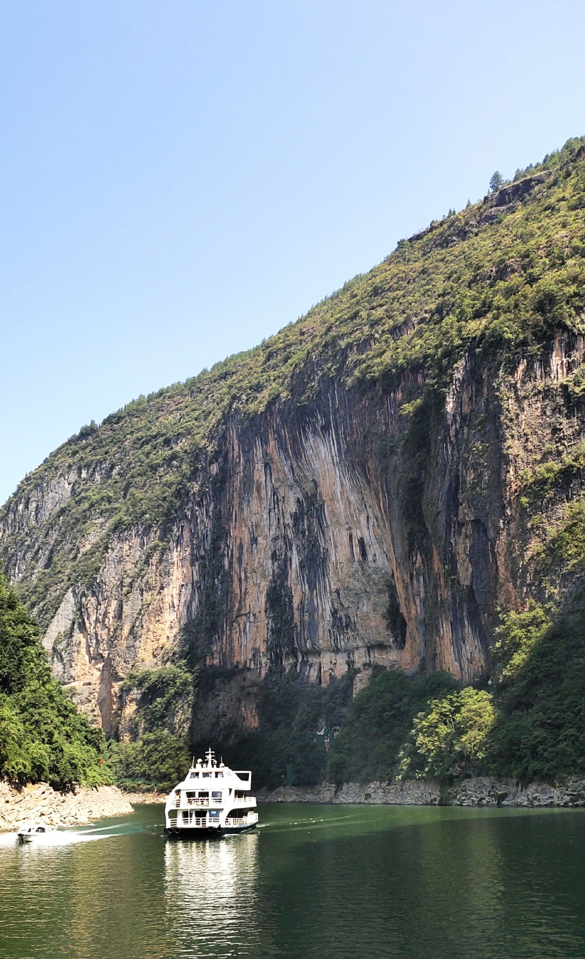 漫游巫山小三峡-在盛夏，游玩小三峡也是不错的选择，全程靠船，风很大