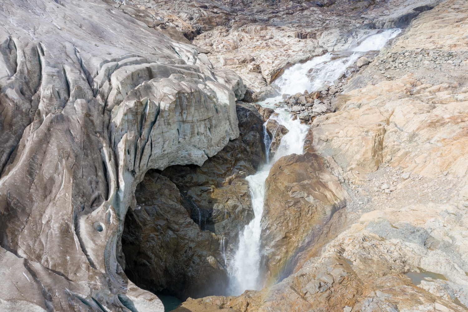 依噶冰川，绝无仅有的瀑布群冰川_依噶冰川