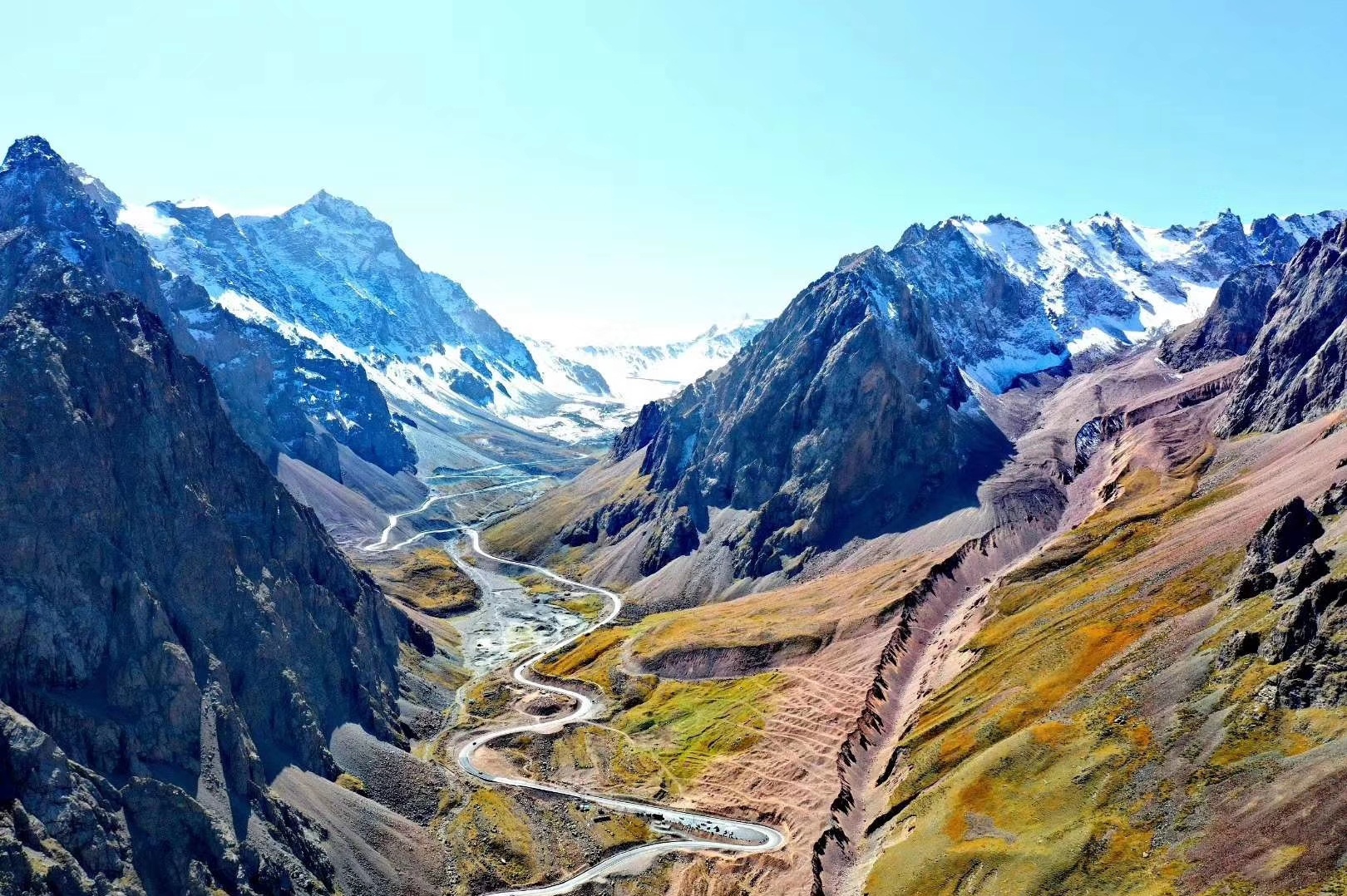 推荐一条新疆自驾线路，不含商业气息浓厚的景点_独库公路