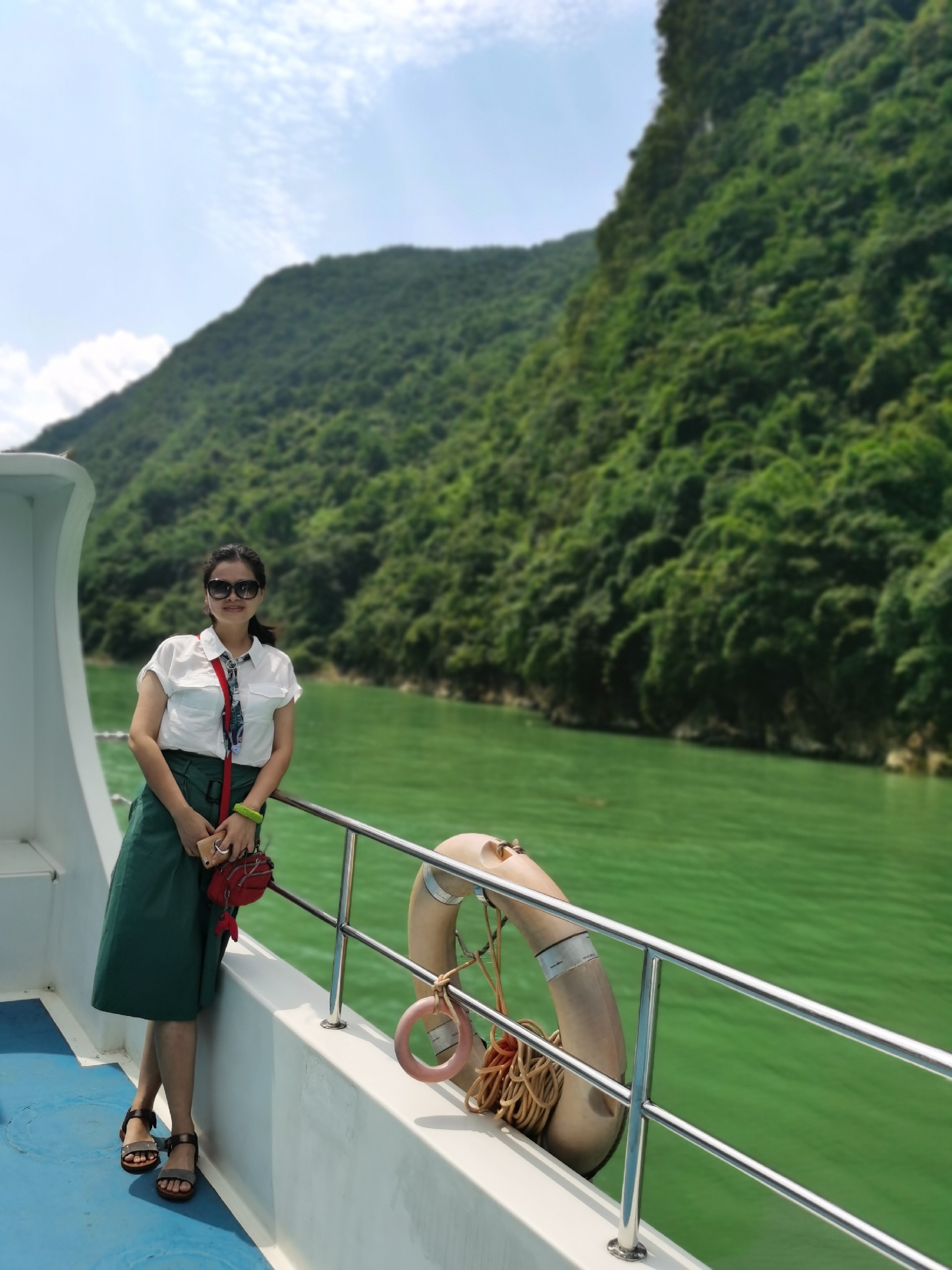 2020年暑假彭水行-坐了2小时乌江画廊游船，到达龚滩古镇门票16元古镇的维护费
