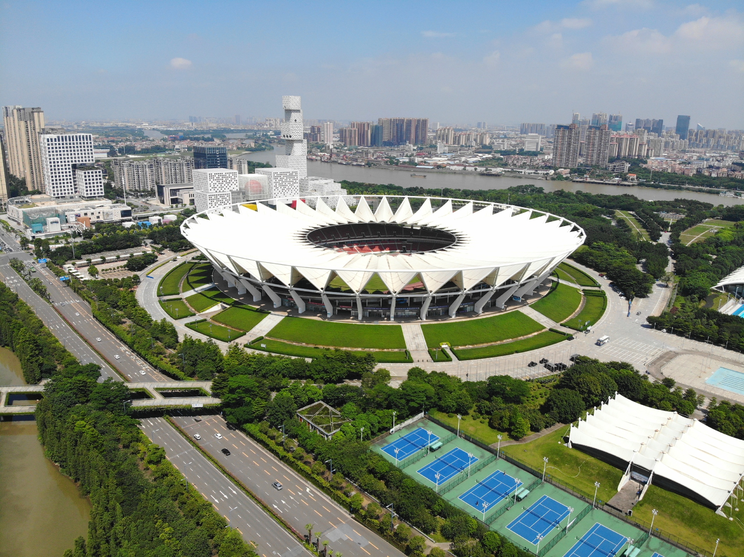 世纪莲体育中心-是中国广东省佛山市新城的地标建筑