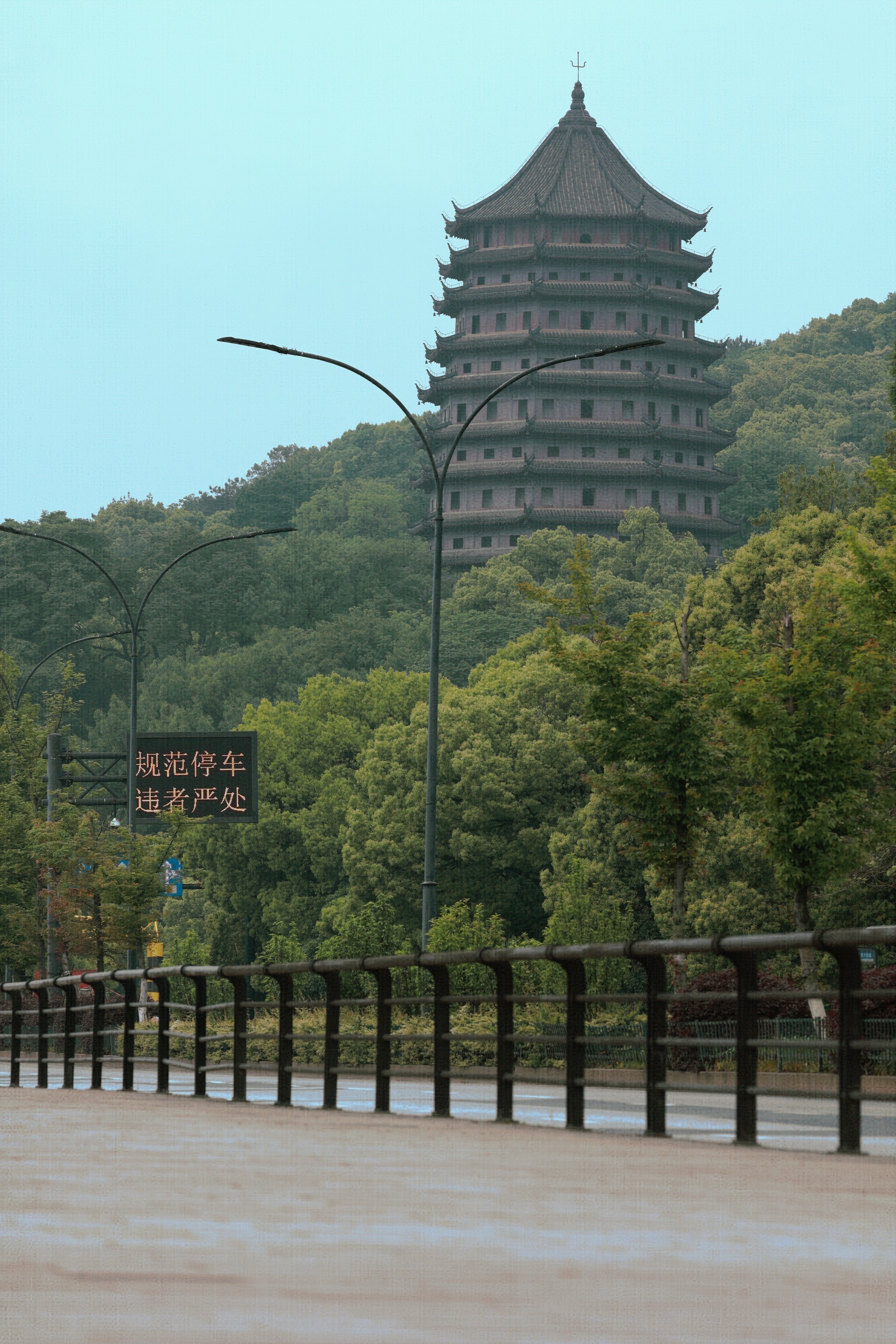 杭州小众旅行|藏在六和塔里的绝美江景视角_六和塔