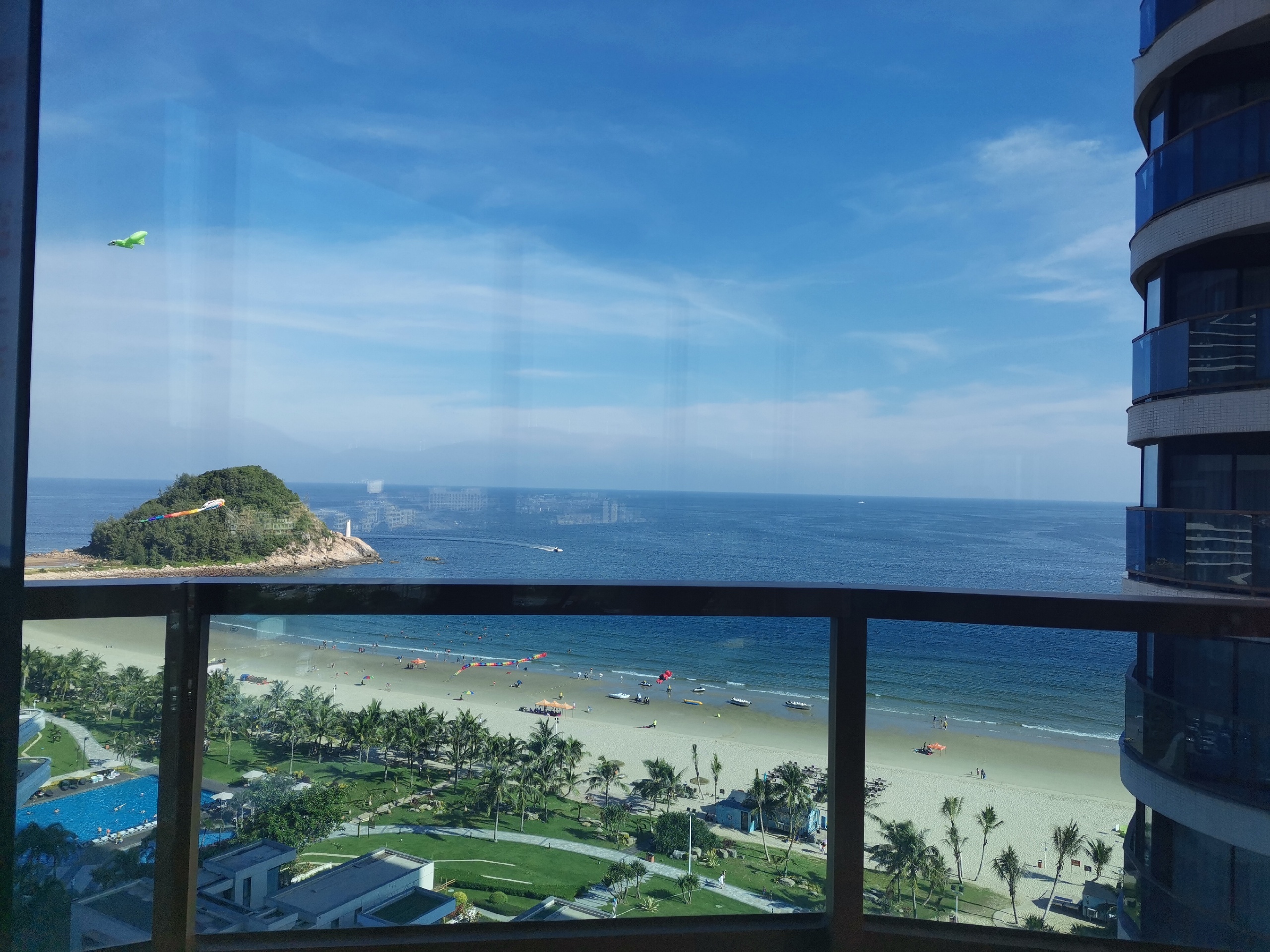 打卡阳江北洛秘境天际泳池泳池在酒店的顶层，太惊艳了