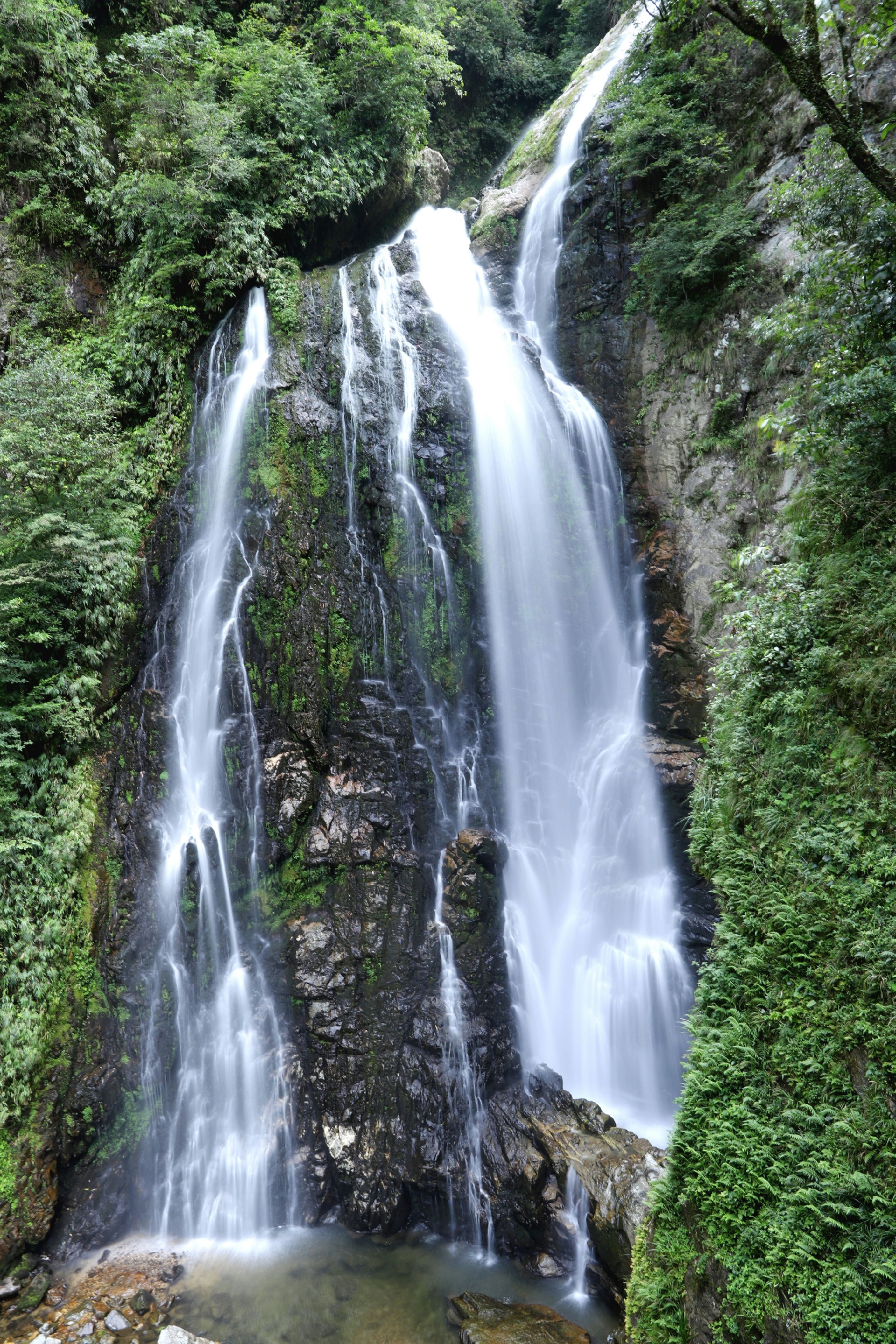 曝光1秒，拍出来的瀑布有种丝绸样的质感。井冈山风景名胜区-龙潭景区